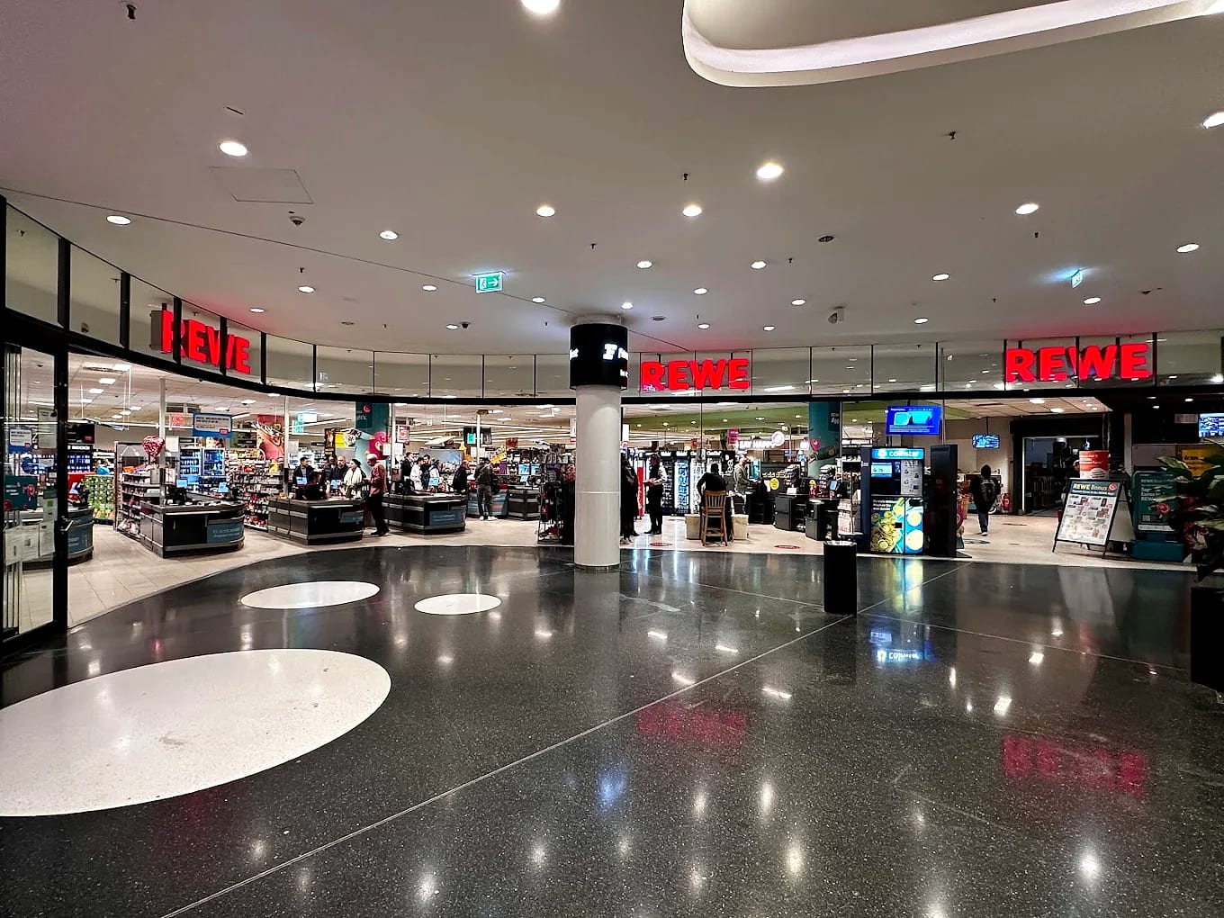 YUNIQ REWE Frankfurt myZeil